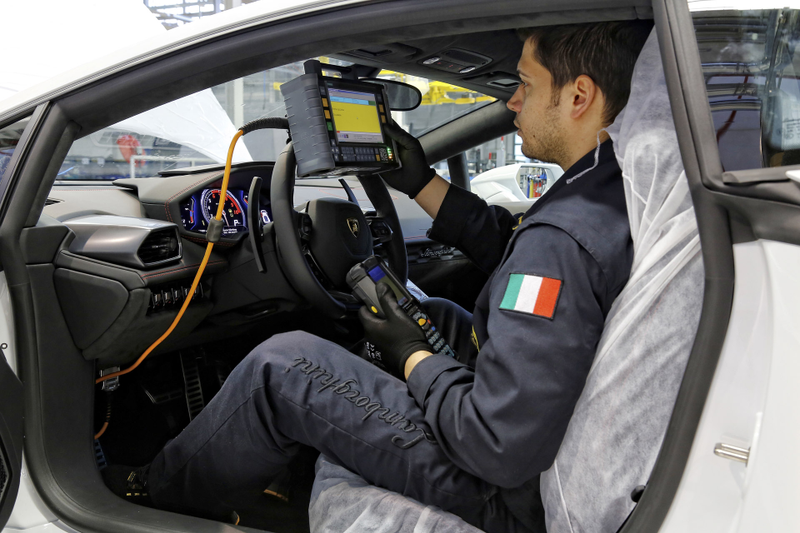 Illustration for article titled How Lamborghini Builds The Huracan